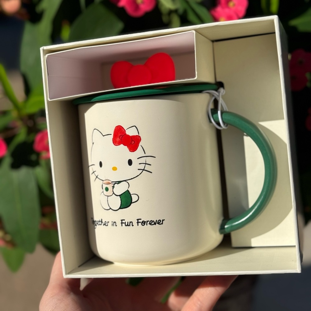 New Starbucks x Hello Kitty Ceramic Mug With Silicone Lid - Picture 2 of 4